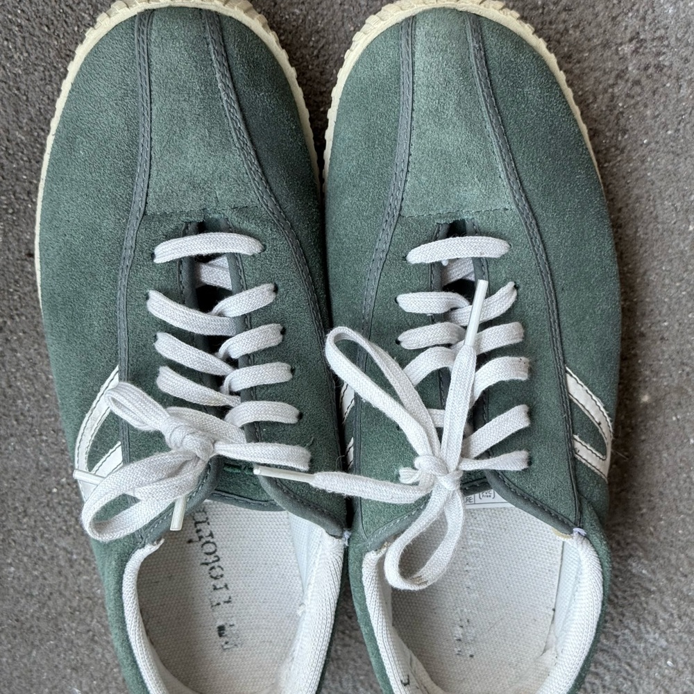 Tretorn Women’s Green Suede Sneakers Barely Worn!